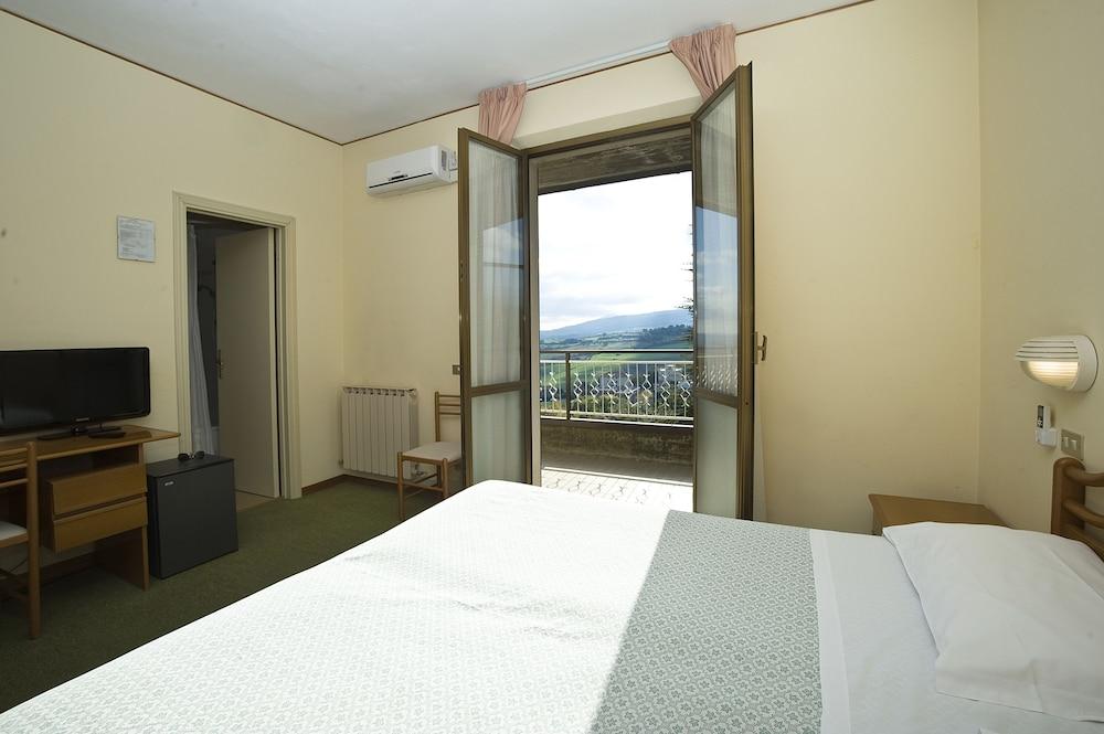 Hotel Villa Ricci & Benessere Chianciano Terme Exterior photo